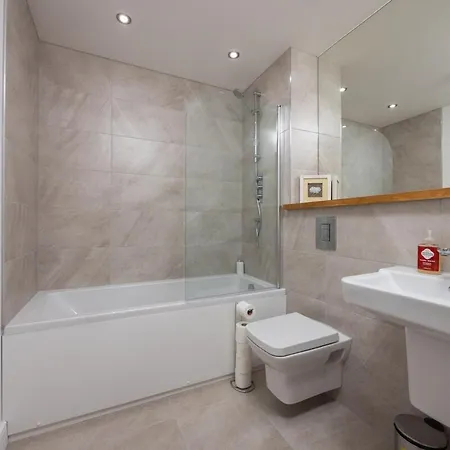 Stylish 5 Minutes To Centre