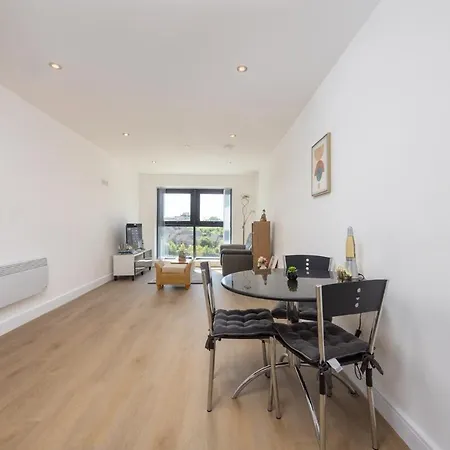 Stylish 5 Minutes To Centre Leeds (West Yorkshire)